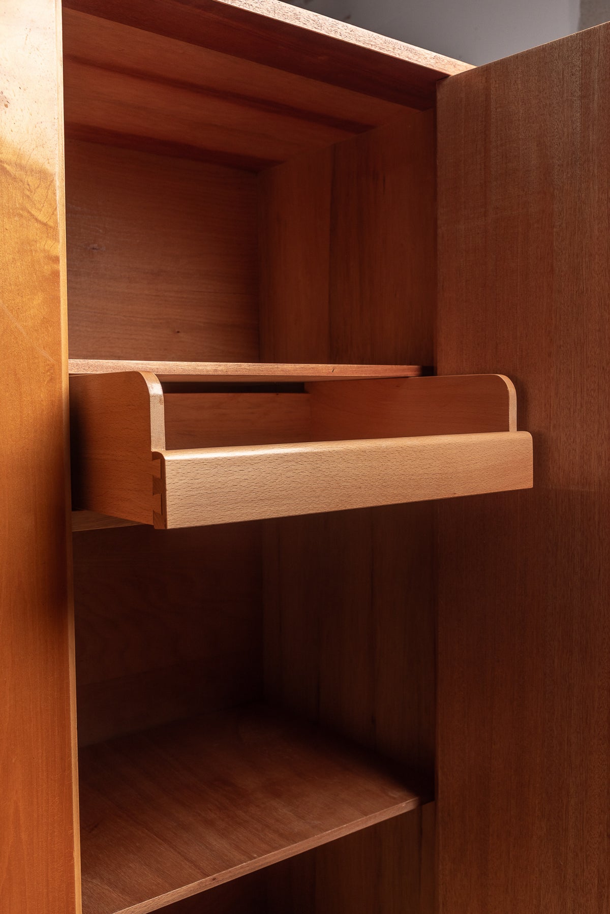 Schrank Highboard vintage Kommode midcentury
Kleider-Schrank 6Oer